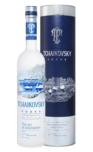 Водка "ЧАЙКОВСКИЙ" 0.7л. в тубусе